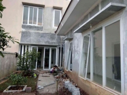 Contoh pengaplikasian pintu jendela aluminium untuk bangunan (Dokpri)