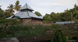 Masjid Tua Gantarang Lalang Bata yang berada dalam pagar batu (Dok. Pribadi)
