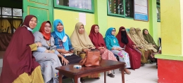 Guru-guru SMPN 2 Kolaka, Berfoto saat Peringatan Hari Sumpah Pemuda