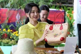 Potret kecantikan Ibu Negara Korea Selatan Kim Kun-hee pada KTT G20 | Instagram @thekoreaherald via idntimes.com
