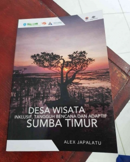 Buku Desa Wisata yang diluncurkan di Waingapu pada Kamis (17/11/2022) lalu. (Foto:Lex) 