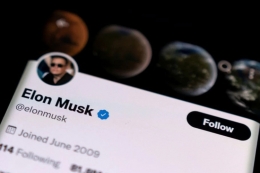 Ilustrasi akun Twitter Elon Musk dengan handle @elonmusk. (sumber: via kompas.com) 