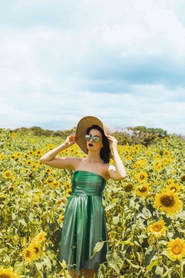 Photo by Kyle Roxas from Pexels: https://www.pexels.com/photo/woman-wearing-green-tube-dress-and-sunhat-standing-in-the-middle-of-sunflower-meadow-2122277/