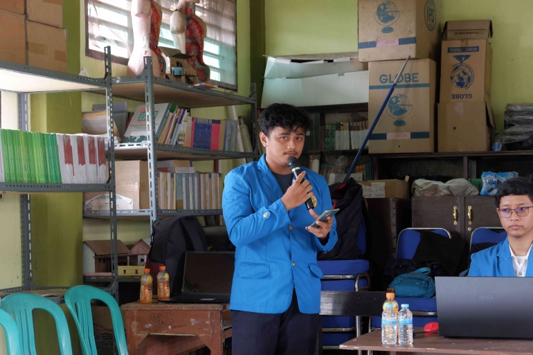 Gambar 5. Pembukaan acara oleh MC, Alvin Ar-rasyid. (Sumber: Dokumen Pribadi)