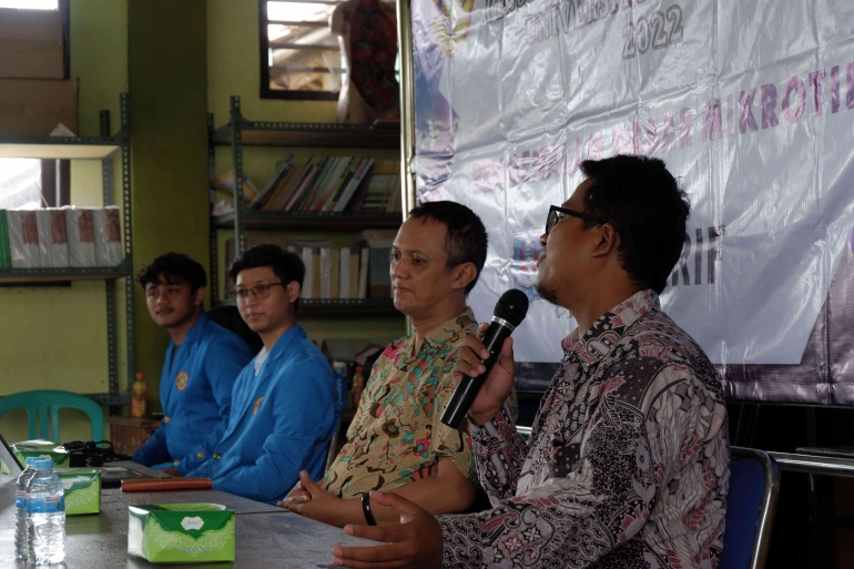 Gambar 7. Sambutan Kaprodi MM SMKS Al-Ma'arif, Muhamad Izzul Aqna M.A.. (Sumber: Dokumen Pribadi)