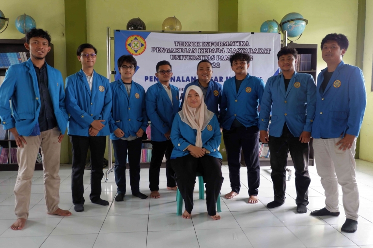Gambar 3. Foto bersama kelompok PKM Mahasiswa. (Sumber: Dokumen Pribadi)