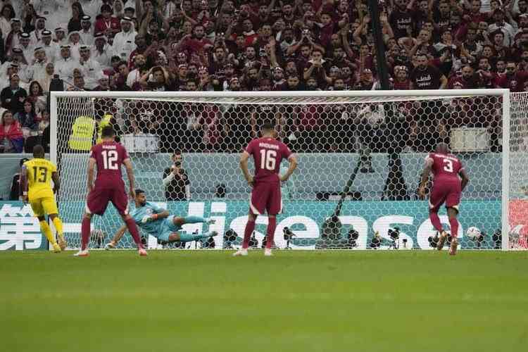 Gol penalti Enner Valencia ke gawang Qatar di laga perdana Piala Dunia 2022 (Kompas.com)