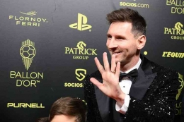 Lionel Messi meraih Ballon d'Or yang ke-7 pada tahun 2021. Foto AFP/Franck Fife via Kompas.com). 