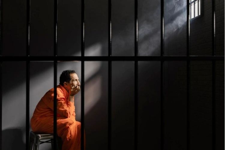 Ilustrasi menjkalani hukuman dipenjara. (sumber: freepik.com via kompas.com) 