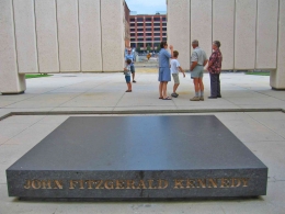 John F. Kennedy Memorial di Dallas. Sumber: dokumentasi pribadi