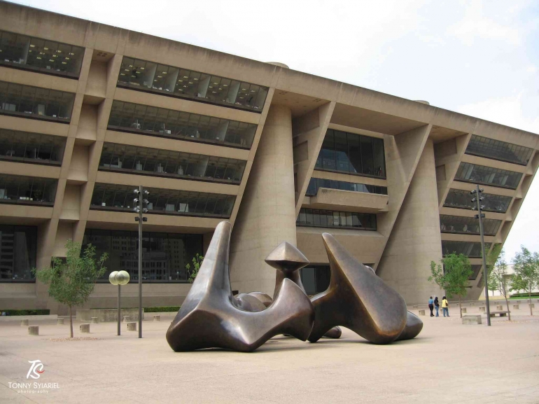 Dallas City Hall karya I.M. Pei. Sumber: dokumentasi pribadi