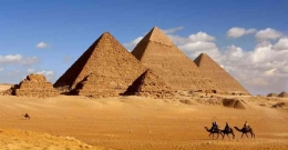 Pemandangan indahnya Piramida di Mesir yang bisa dkunjungi dengan bebas visa jika memiliki kartu Hayya ( Trip advisor )
