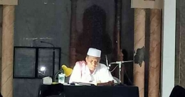 K.H. Subhan Ma'mun pengasuh kajian kitab tafsir Munir di Masjid Istiqomah Luwungragi Brebes. Dokpri.