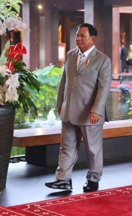 Menteri Pertahanan Prabowo Subianto Saat Berjalan di Pinggir Karpet Merah, Sumber Foto Akun Isntagram @bachren.71