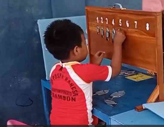 Mengenalkan Konsep Seriasi pada Anak Usia Dini Menggunakan Media Papan