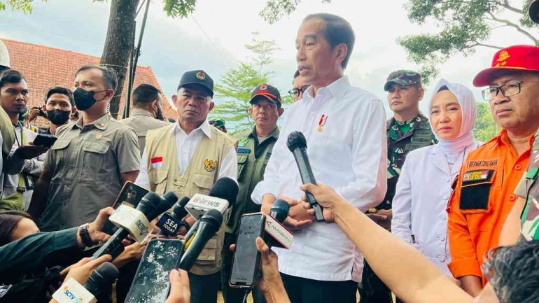 Presiden Jokowi mengunjungi korban gempa Cianjur (Sumber: https://twitter.com/setkabgoid)