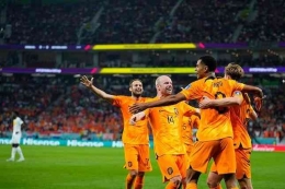 Para pemain Belanda merayakan gol yang di cetak oleh Gakpo/Ap Photo