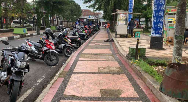 Kondisi Salah Satu Trotoar di Kota Banjar. (Sumber: Nuril Gaida)