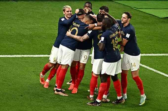 Para pemain Prancis merayakan gol/Bola Sport.com