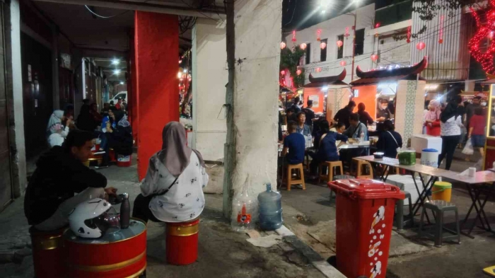 Pelataran toko yang disulap menjadi tempat makan.- Dokumentasi pribadi