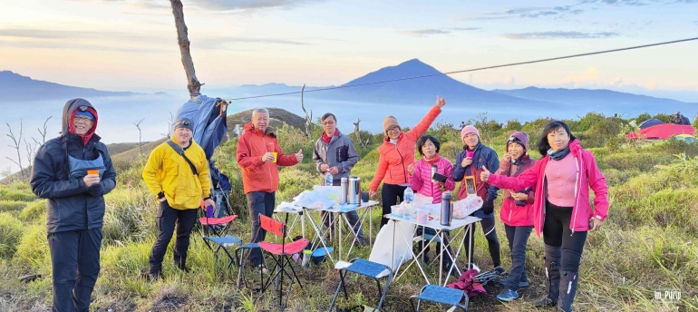 Pancaran Keindahan Gunung Guntur (Via Cikahuripan)