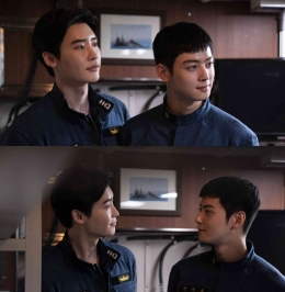 Gambar Lee Jong Suk dan Cha Eun Woo dalam Decibel (Sumber: Soompi.com)