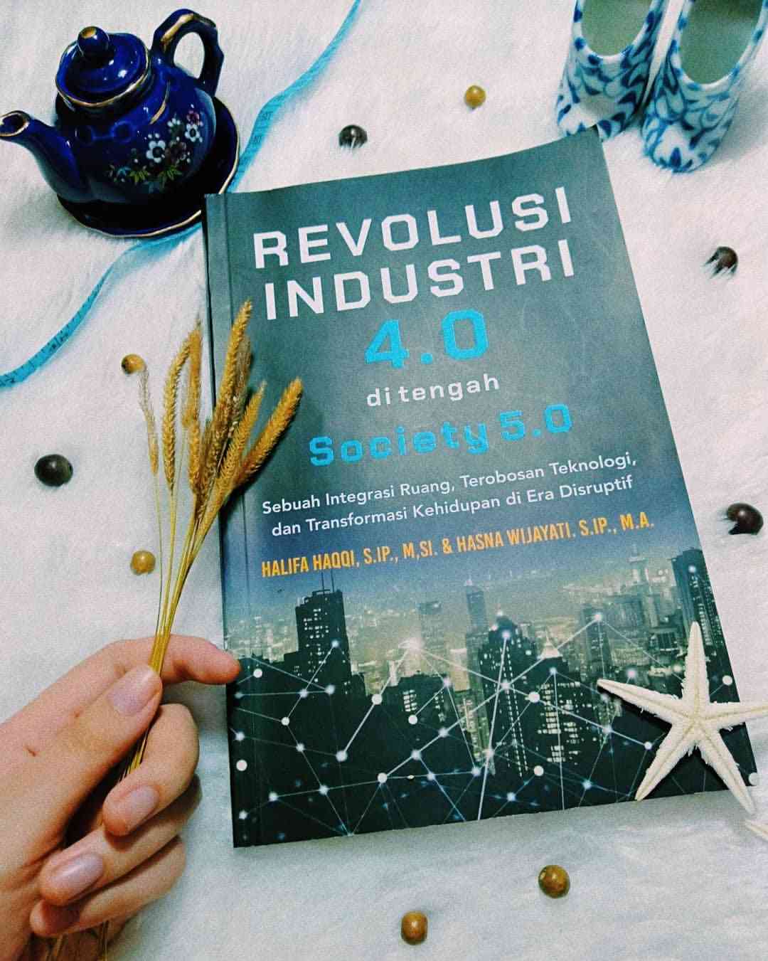 Review Buku Revolusi Industri 4.0 Di Tengah Society 5.0 - Kompasiana.com