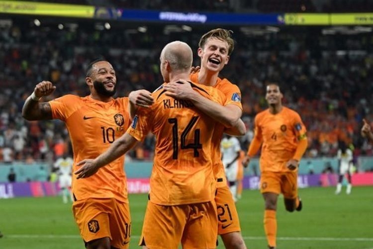 Timnas Belanda berhasil memetik kemenangan pada laga pertama fase grup Piala Dunia 2022 kontra Senegal. Laga Senegal vs Belanda yang digelar di Stadion Al Thumama, Doha, Qatar, pada Senin (21/11/2022) (AFP/OZAN KOSE)