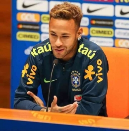 Potret Neymar Jr dalam conference pers bersama Timnas Brazil (sumber: twitter/Ferizandra)