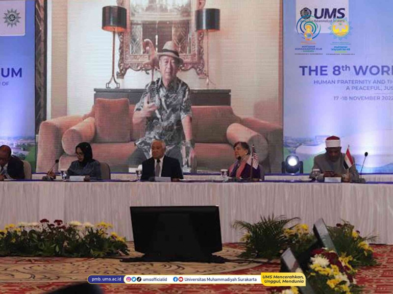 WPF ke-8 di UMS, Tan Sri Lee Kim Sampaikan Topik Kebijaksanaan Timur Tengah dan Oriental. Foto Humas UMS