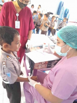 Puskesmas rutin melakukan kunjungan ke masyarakat dan sekolah untuk melakukan vaksinasi (dok foto: Puskesmas Oebobo Kupang/Minggas Nafanu)