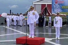 Kepala Staf Angkatan Laut (KSAL) Laksamana Yudo Margono memimpin upacara Hari Pahlawan di Teluk Jakarta, Jakarta Utara, Kamis (10/11/2022). KOMPAS.com