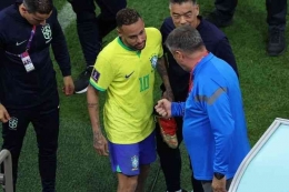 Neymar kemungkinan besar absen dalam laga kontra Swiss di penyisihan grup. Foto:AFP/Giuseppe Cacace via Kompas.com