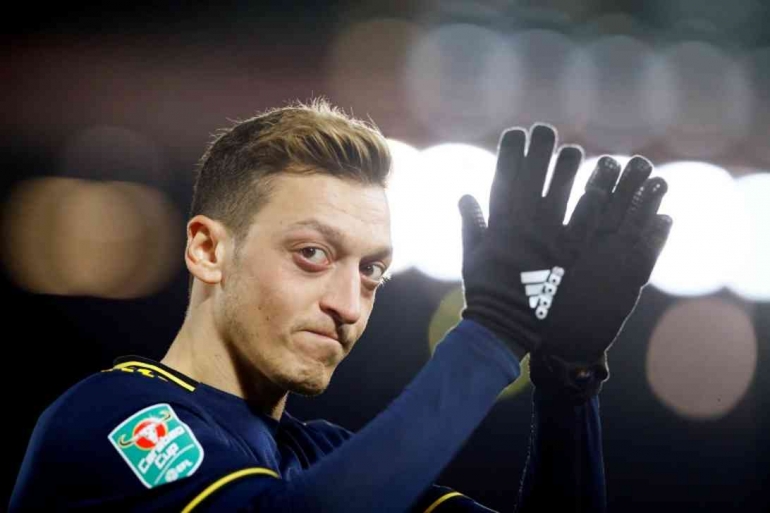Mesut Ozil mengundurkan diri dari tim sepakbola jerman karena rasisme. Photo: Jason Cairnduff/Reuters   