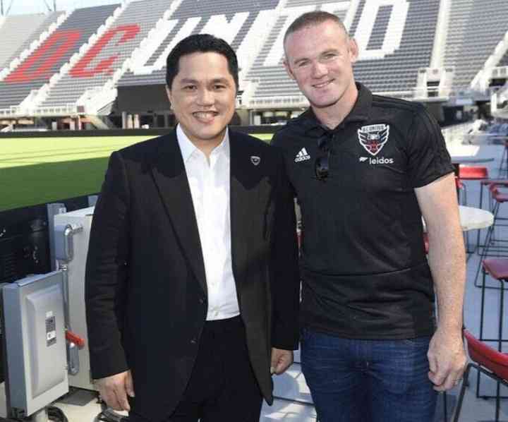 Menteri BUMN Erick Thohir (kiri) dengan legenda Manchester United, Wayne Rooney (kanan). Foto: Instagram @erickthohir.