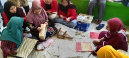 Proses pembuatan sketsa pada anyaman (Dokpri)