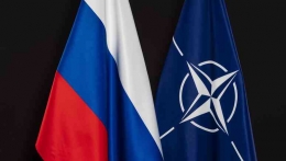 Ilustrasi : Rusia dan NATO, Sumber Gambar : www.pinterpolitik.com