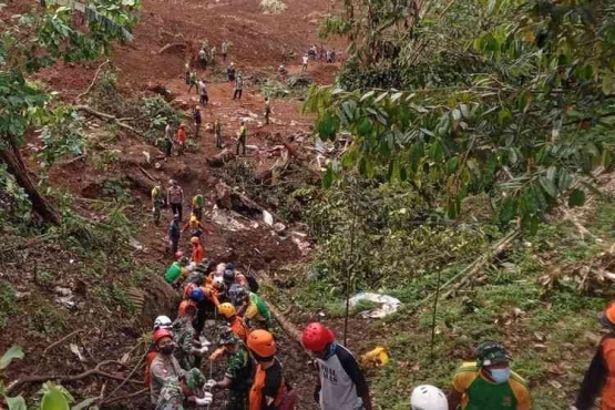 Pencarian korban tertimbun|dok. Kompas.com/Taufiqurrahman