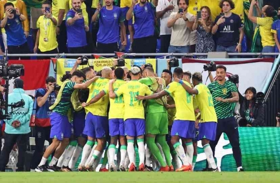 Brazil rayakan keberhasilan setelah taklukkan timnas Swiss 1-0, Sumber : ngopibareng.id