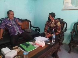 Pembimbing Kemasyarakatan Bapas Nusakambangan melakukan koordinasi dengan Kepala Desa Tarisi Wanareja, terkait usulan program reintegrasi (Dok. Humas Bapas Nusakambangan)
