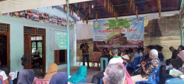 Program Desa Sejahtera Astra mengadakan pelatihan ekologi tanah kepada Paguyuban Petani Al Barokah (2020). Sumber: albaorganik.com