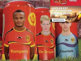 Beberapa pemain Timnas Belgia di kaleng bir Jupiler. Sumber: www.dailymail.co.uk