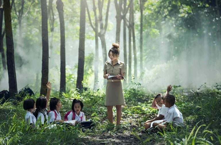 anak-anak belajar di alam terbuka (pixabay.com)