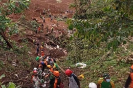 Potret kerusakan di jalur Puncak, Cugenang, Cianjur, Jawa Barat: KOMPAS.com/FIRMAN TAUFIQURRAHMAN