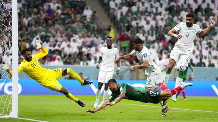 Laga hidup dan mati antara Arab Saudi - Mexico menjadi laga sia-sia gegara 1 gol dari Arab Saudi. (sumber: detiknews.com)