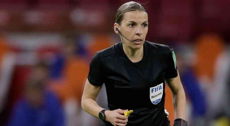 Potret Wasit Stephanie Frappart Asal Prancis. Sumber: FIFACom