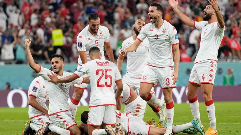 Selebrasi Tunisia setelah mencetak gol ke gawang Prancis (Sumber: Footbal365.com)