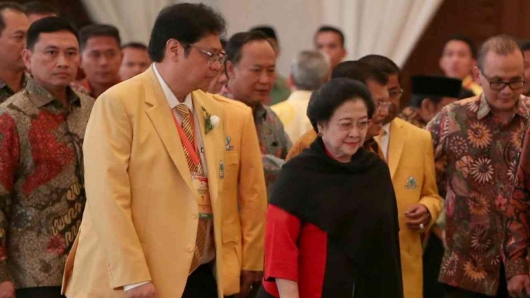 Ketua Umum Partai Golkar Airlangga Hartarto saat mengunjungi Ketua Umum PDIP Megawati Soekarnoputri. (Foto: Golkarpedia).