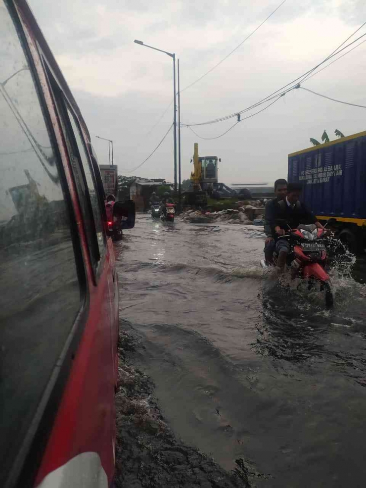 ilustrasi: banjir di jalan Raya Kamal/Dokpri