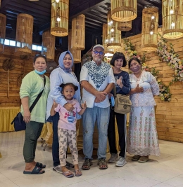 Bersama Hj.Harty Muntako di Hotel Wulan Sari, Bekasi